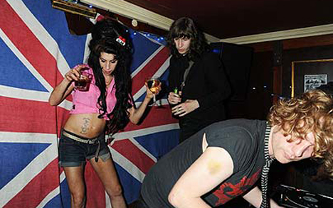 ART_amy-winehouse-camde_686955c