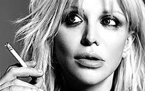 courtney-love-smoking
