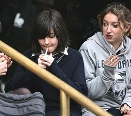Girls-smoking-5620546