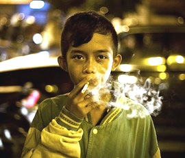 Indonesia-child-smoker