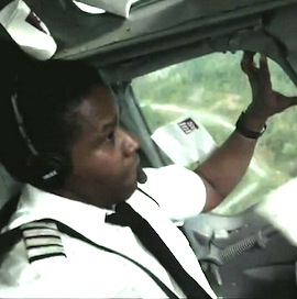 Denzel-Washington-in-Flight
