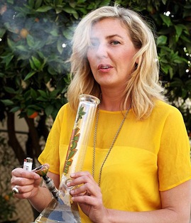 article-2343868-1A60B80D000005DC-247_634x738