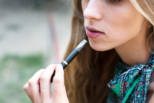 e-cig woman