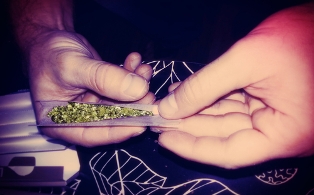 hands rolling joint