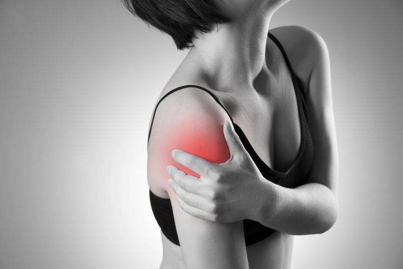 woman shoulder pain