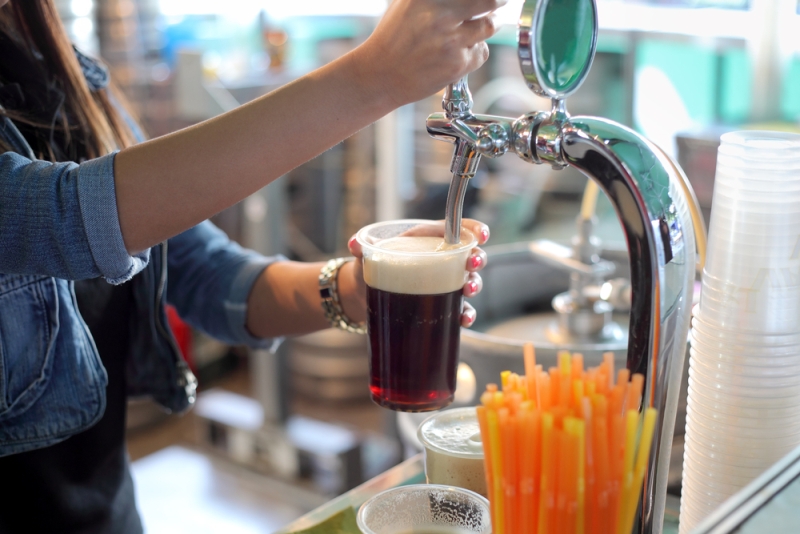 bartenderpouring beer