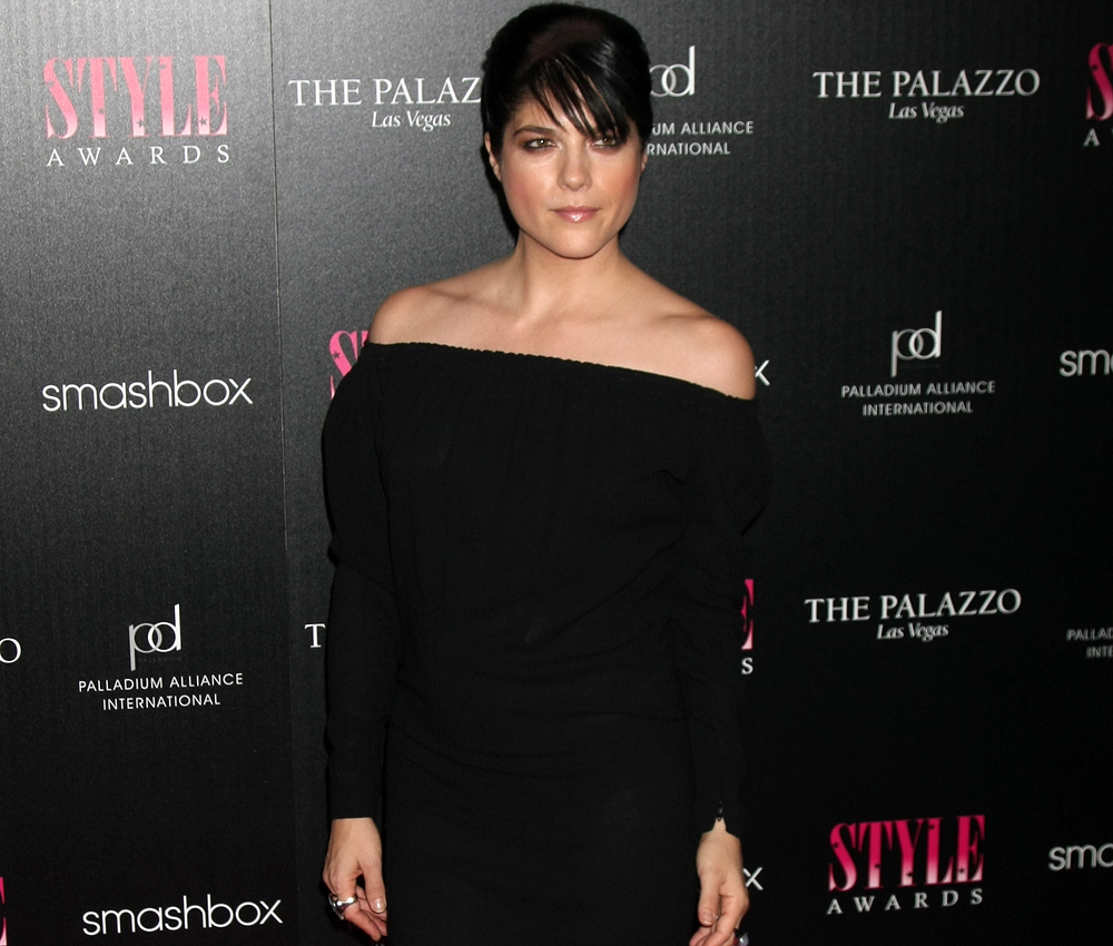 Selma Blair Apologizes for Pill-and-Booze Fueled Meltdown On Flight