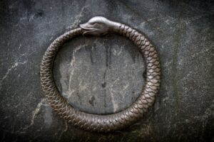 A snake eating its tail, ouroboros