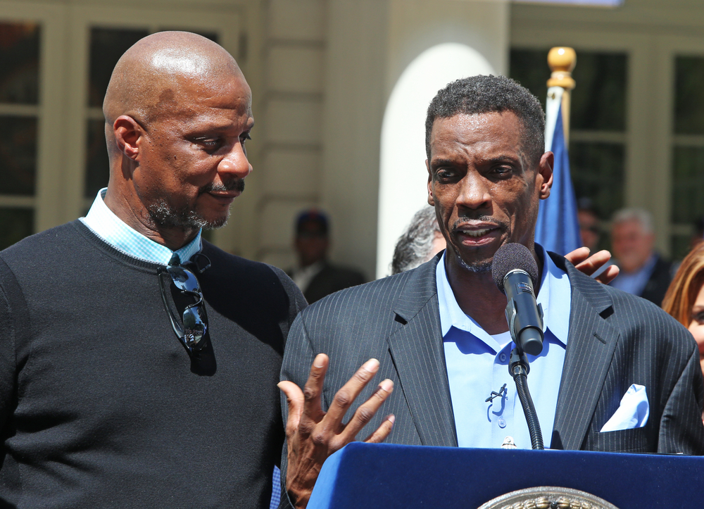 Mayor de Blasio joined former Mets players to honor pitcher Dwight "Doc" Gooden for his role in the team's 1986 World Series win. Darryl Strawberry with Dwight Gooden