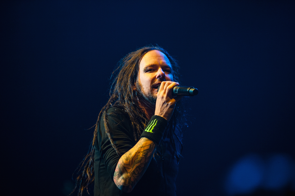 Jonathan Davis performing