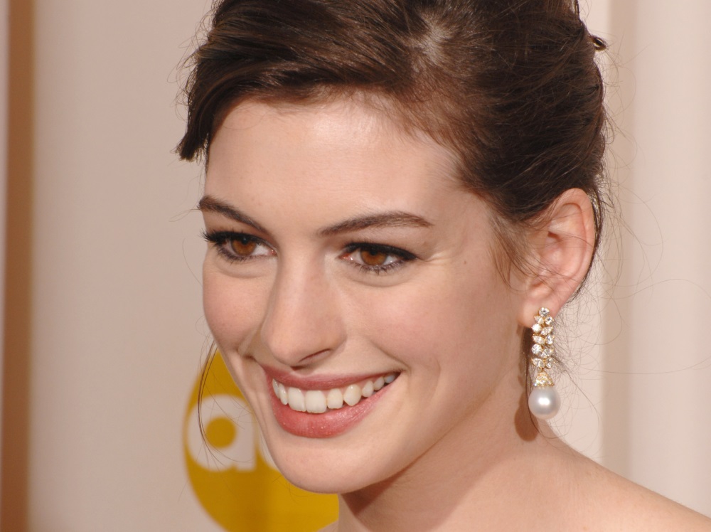 Anne Hathaway at the 79th Annual Academy Awards at the Kodak Theatre, Hollywood. February 26, 2007 Los Angeles, CA Picture: Paul Smith / Featureflash