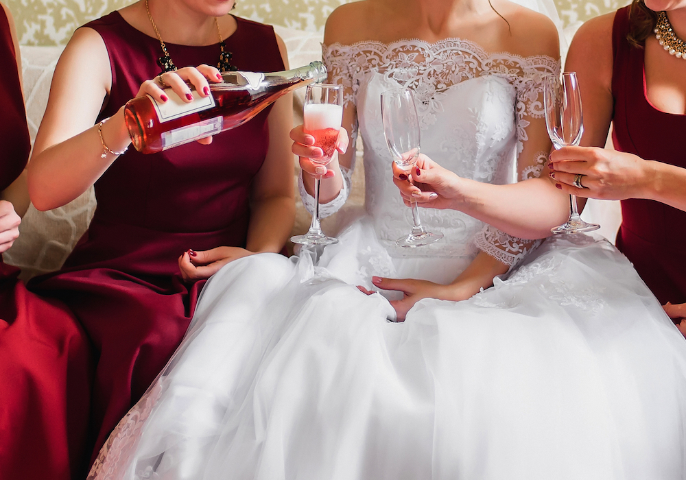 bride and bridesmaids drinking champagne