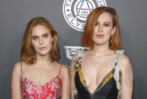 Tallulah Willis with sister Rumor